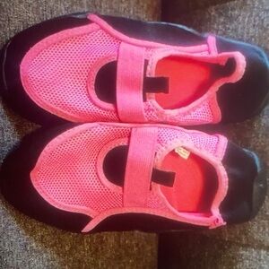Athletic water shoes size 2-3 Pink shoes Beach summer sneaker